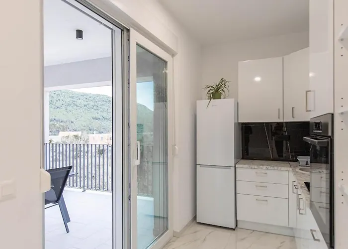 House Bartulovic -lucia With Sea View Villa *